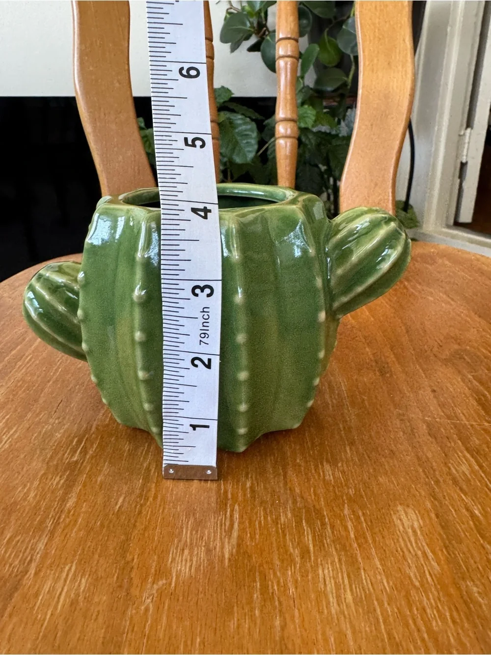 Ceramic Green Cactus Planter with Gloss Finish. 6.7 in. Excellent Cond.